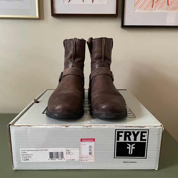 Frye Women's Vicky Artisan Back-Zip Boot - Picture 9 of 10